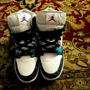 Jordan 1 mid